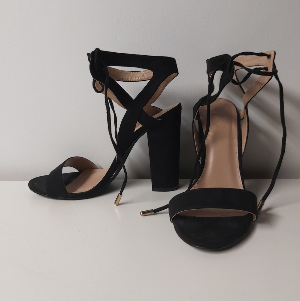 Charlotte Russe Black Bock Heels w Ankle Twisted Straps Size 8